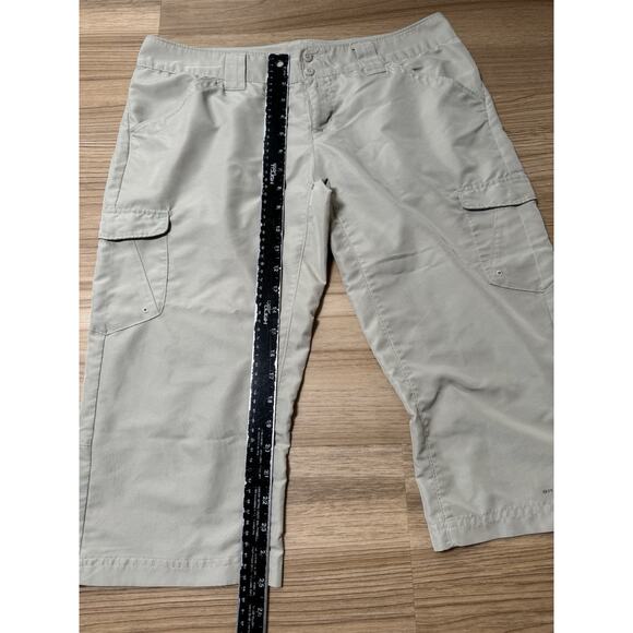 COLUMBIA SPORTSWEAR OMNI-SHADE BEIGE TAN NYLON HIKING CARGO CAPRIS CAPRI SZ 6 - Picture 12 of 16